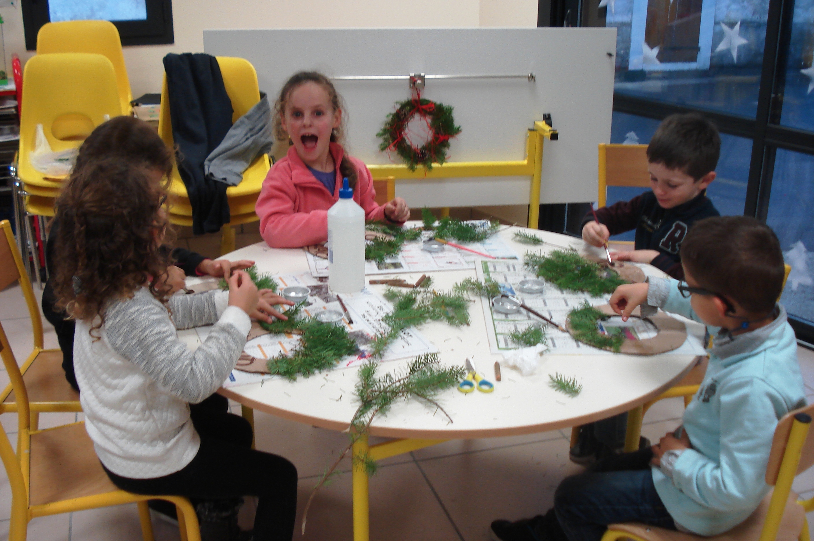 Atelier "Couronne" avec Danièle et le groupe de GS